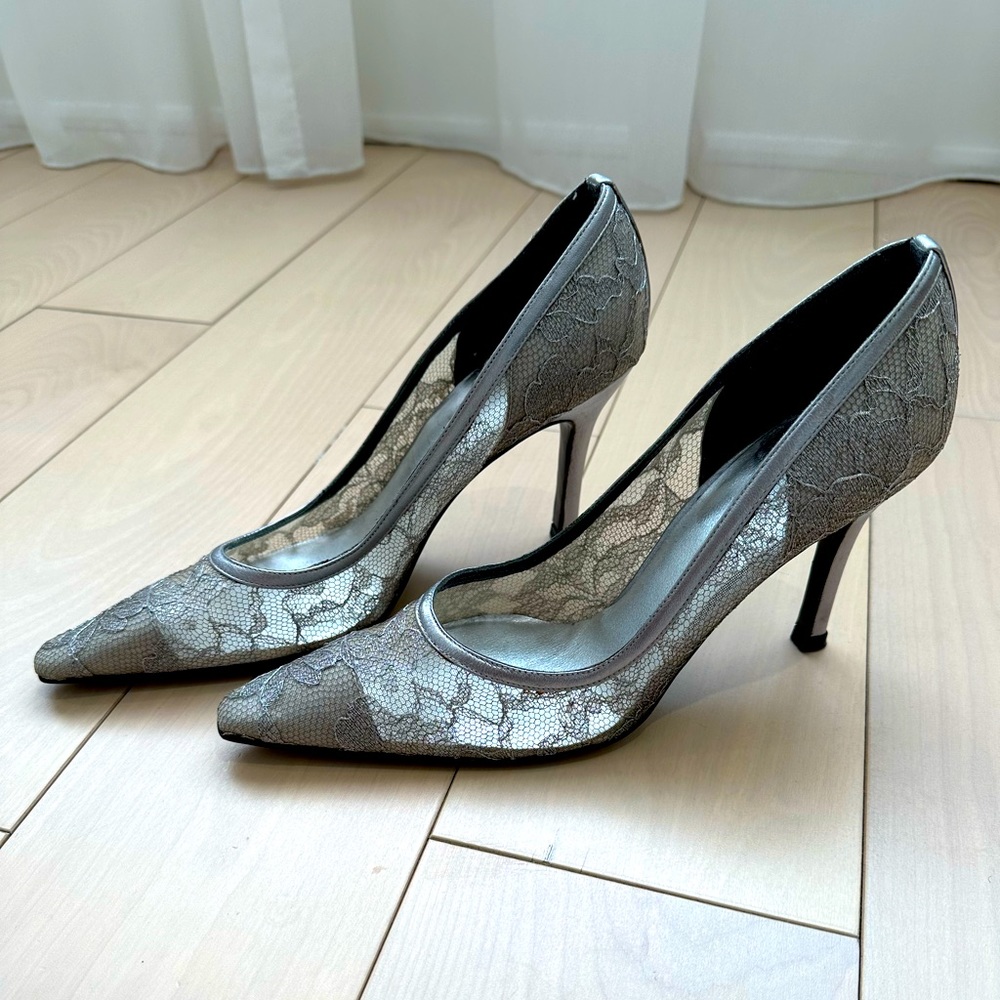 Authentic Stuart Weitzman Silver lace Heel/ Pump size US 8